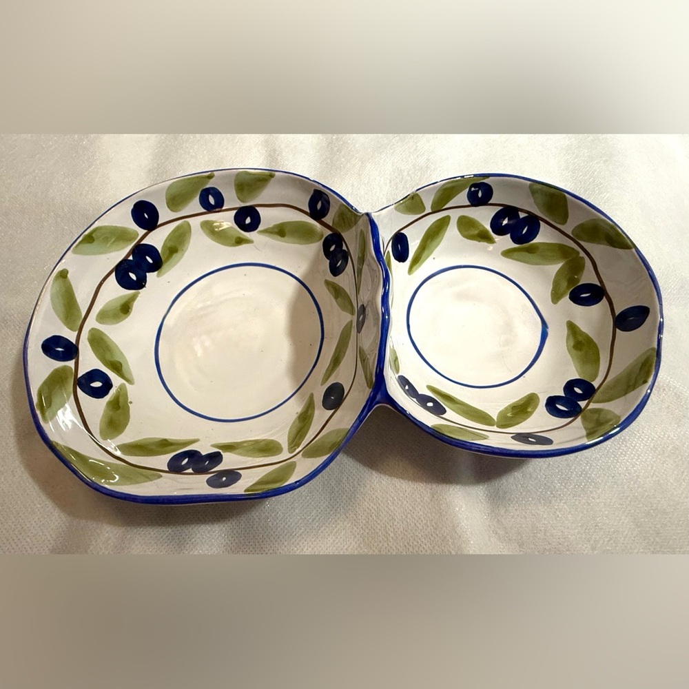 William Sonoma 2 sided dipping bowls. 9.5” made in Italy 🇮🇹 Hand painted.